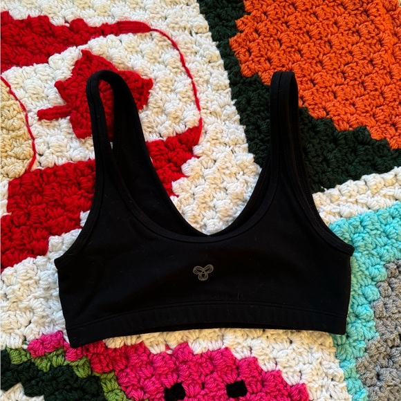 TNA Aritzia XXS v neck sports bra - black - Picture 2 of 3